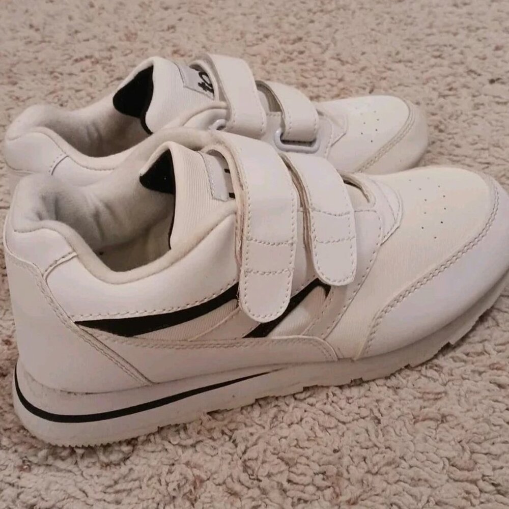 Chromatic By Totes Women’s Comfort Walking Sneakers Shoes Hook And Loop size 6M